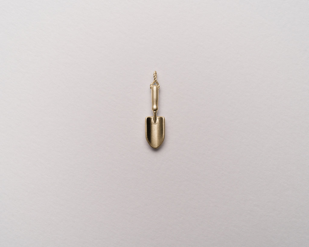The Garden Spade Pendant | 9ct Yellow Gold