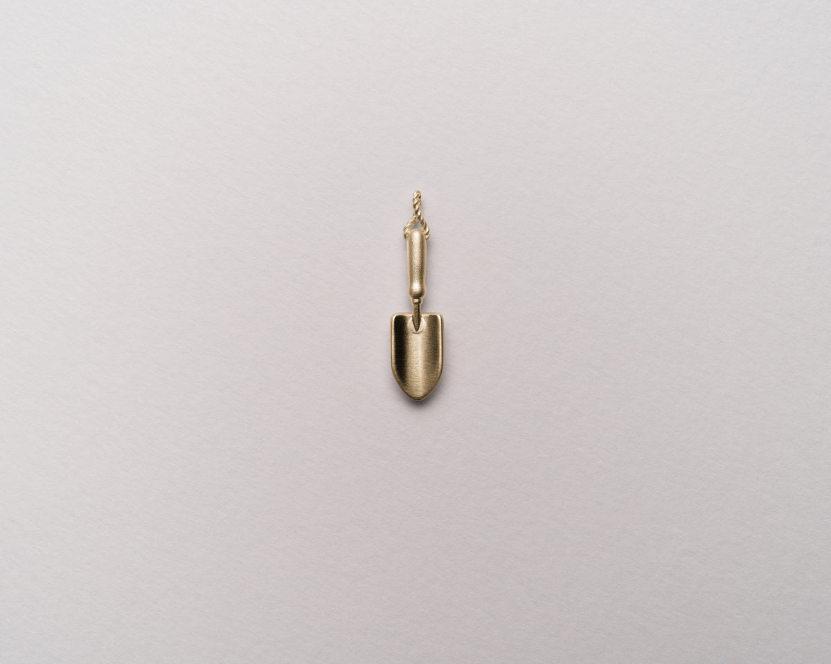 The Garden Spade Pendant | 9ct Yellow Gold